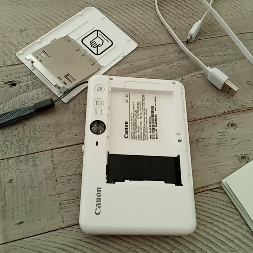 Canon Instant Print Camera - Picture 7 of 8